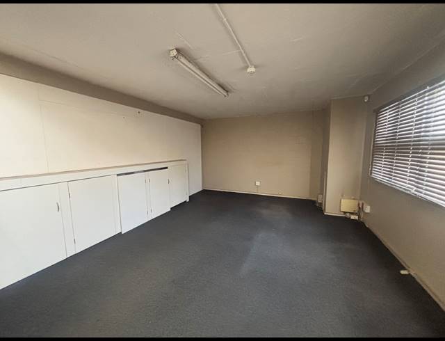 462M² WAREHOUSE TO LET IN AIRPORT INDUSTRIA